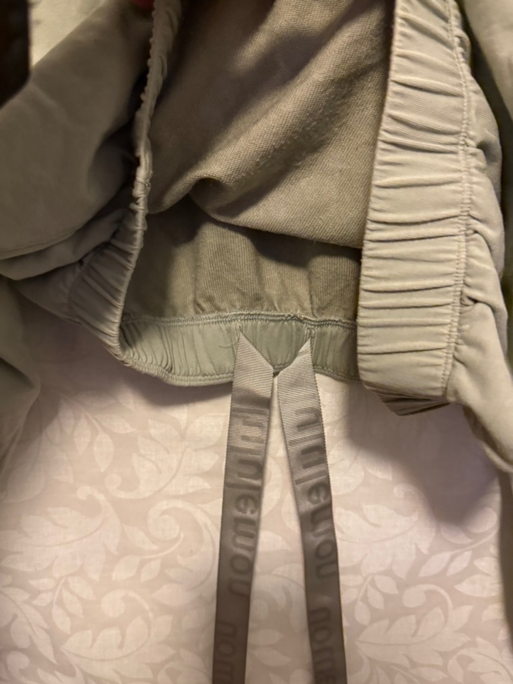 Lululemon Sage Green/Beige Cinch-Waist Crop Crew Pullover - Picture 6 of 6